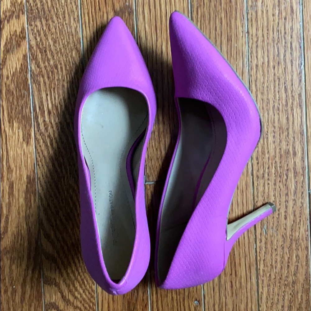 BCBG Generation Fuchsia point toe pump 8.5